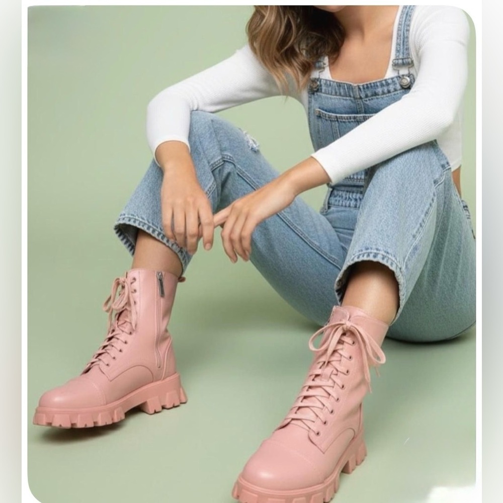 Stuart Weitzman Pink/Mauve Velvet and Leather Combat boot size 8